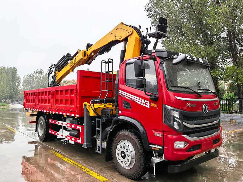 Dongfeng Huashen DV3 Truck With Wood Grabber