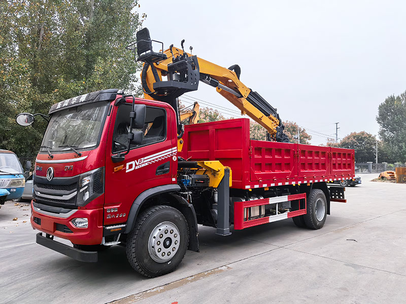 Dongfeng Huashen DV3 Truck With Wood Grabber