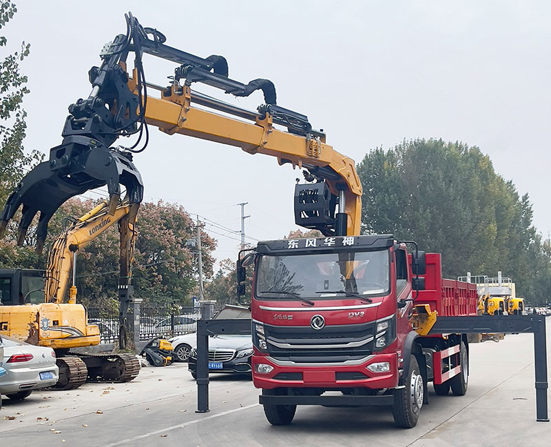 Dongfeng Huashen DV3 Truck With Wood Grabber