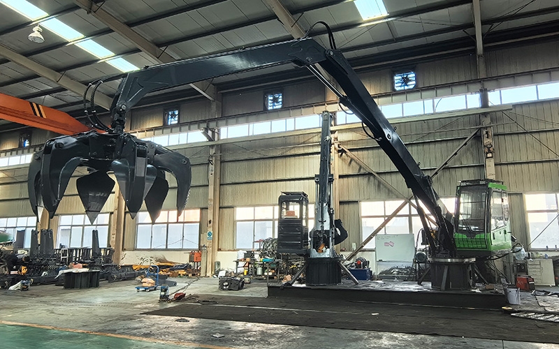 How To Control The Movement And Operation Of The Steel Grabbing Machine